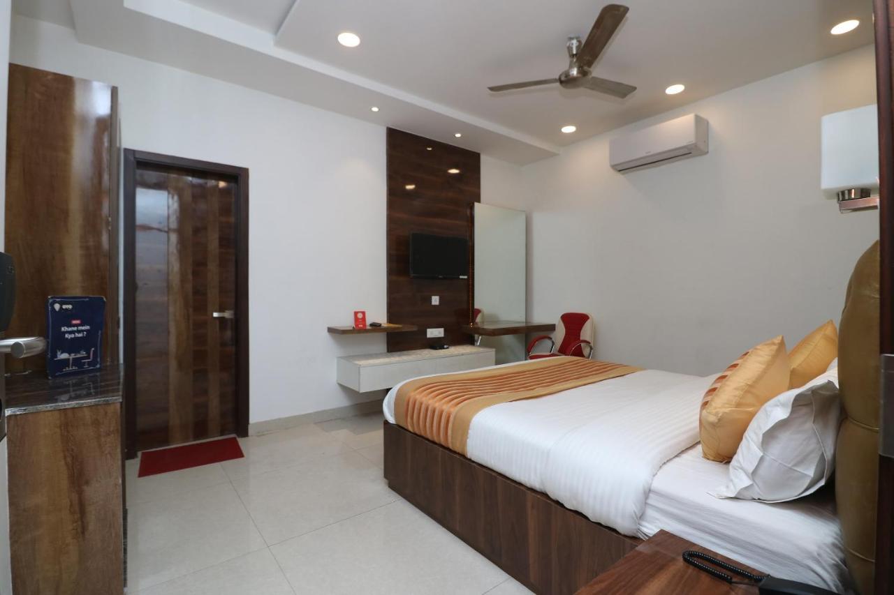 Oyo 9999 Hotel La Wisteria เดลี ภายนอก รูปภาพ