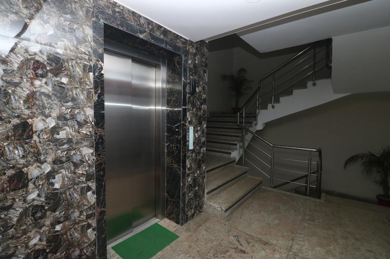 Oyo 9999 Hotel La Wisteria เดลี ภายนอก รูปภาพ