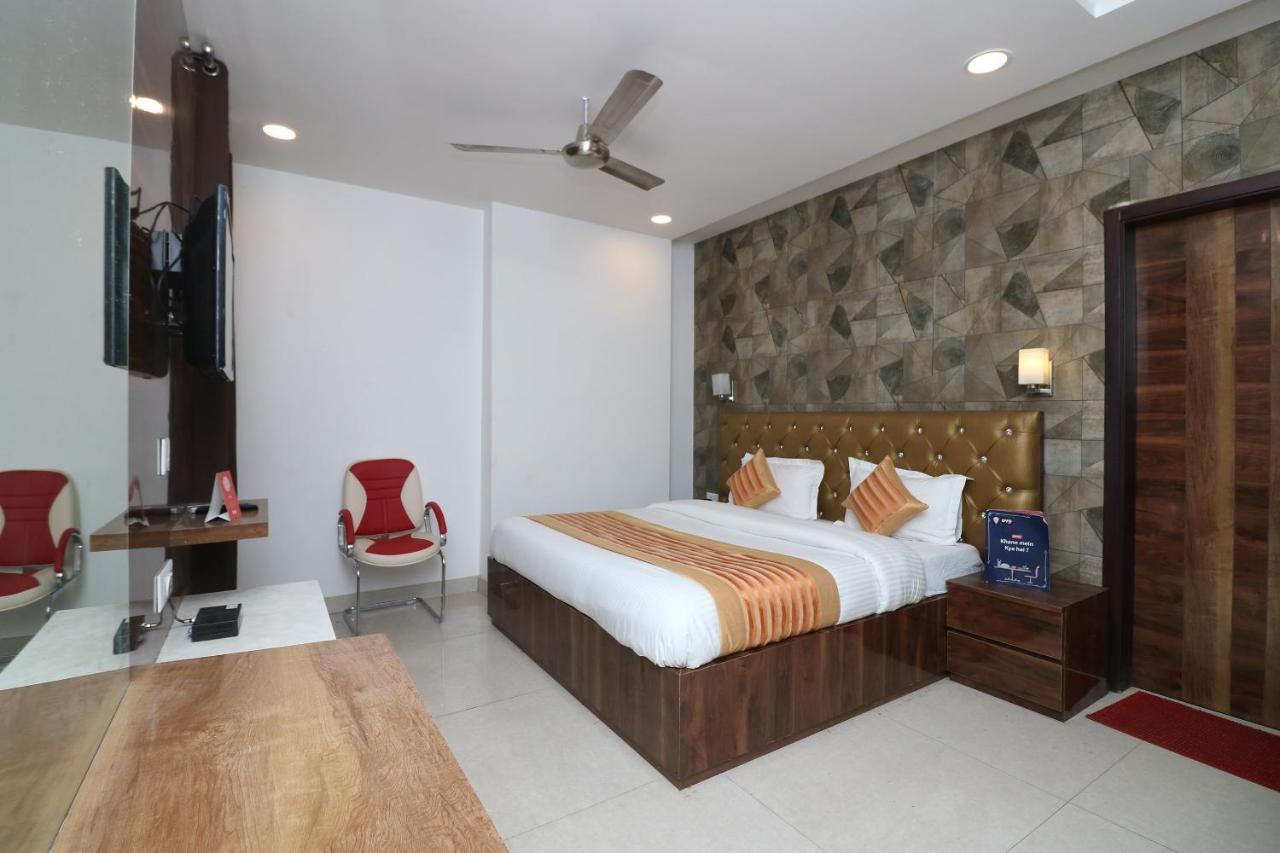 Oyo 9999 Hotel La Wisteria เดลี ภายนอก รูปภาพ